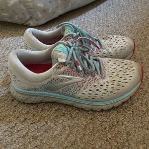 Brooks 8.5 women’s sneakers